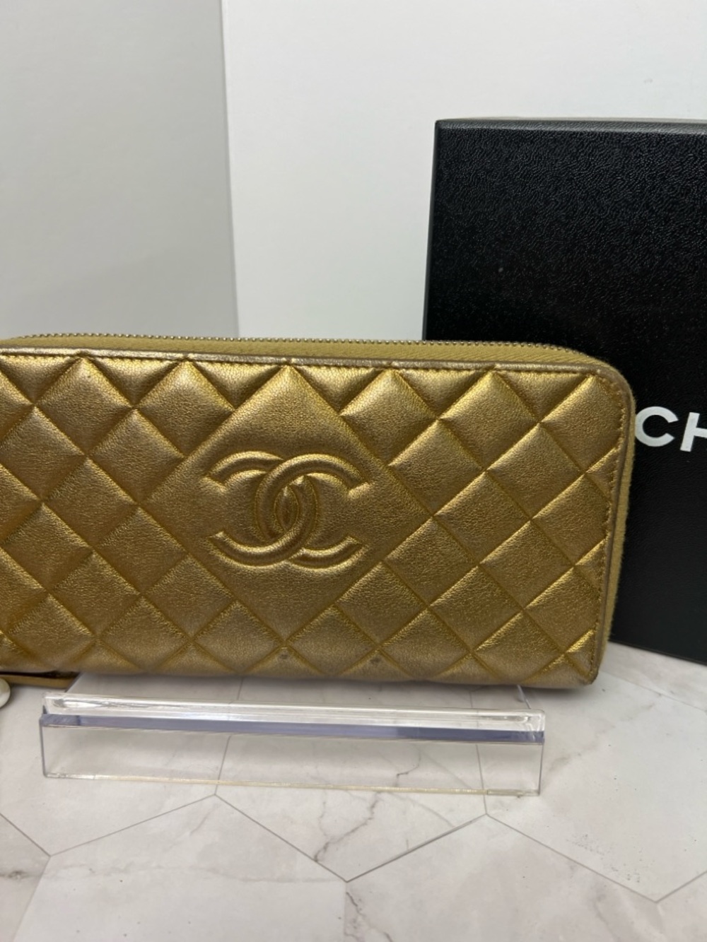 CHANEL Metallic Gold Quilted Zip Wallet